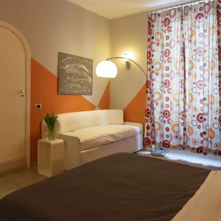 H Rooms Boutique Hotel Отели рядом с достопримечательностью «Борги ди Посиллипо»