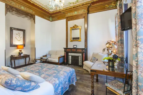 Hôtel de Charme le Provence Hotels in Miramas
