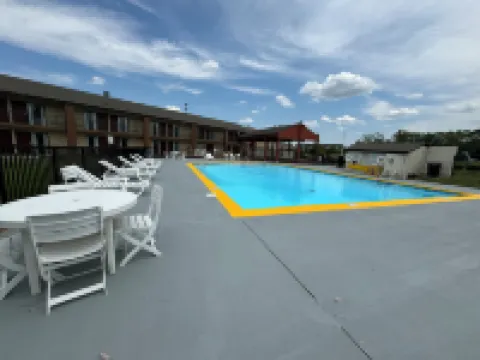 Super 8 by Wyndham Mason Hotels in Mason