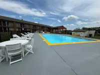 Super 8 by Wyndham Mason