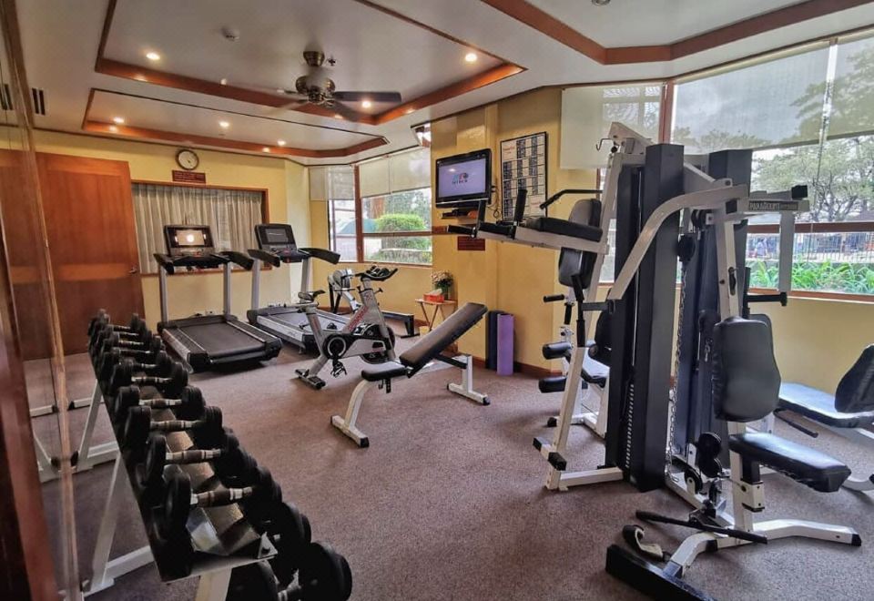 1. 더 매너 앳 캠..