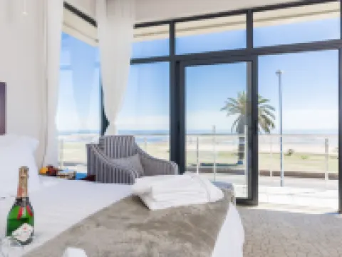 Flamingo Villas Boutique Hotel โรงแรมในวอลวิสเบย์