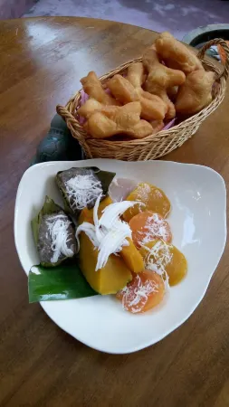 Pimthong Place Отели рядом с достопримечательностью «Wat Lan Boon»