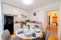 Family Friendly Apartment with Parking - Happy Rentals - Hot Tub