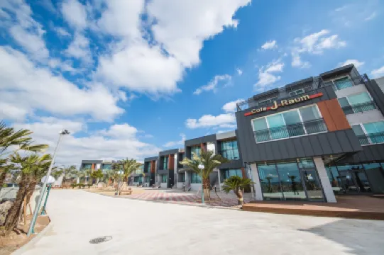 J Raum Resort Hotels in Hallim Park/Hyeopjae Beach