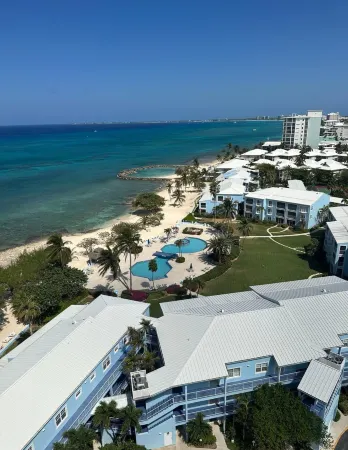 The Grandview Condos on Seven Mile Beach Отели рядом с достопримечательностью «Камана Бэй»