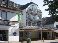 Platzhirsch Hotel Hotels near Hardtberg