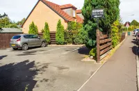 Hazeldene Guest House - parking