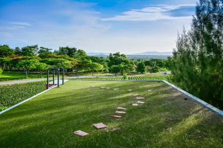 House of Love Khaoyai by Ganit Отели рядом с достопримечательностью «Wat Kaeng Klang Dong»