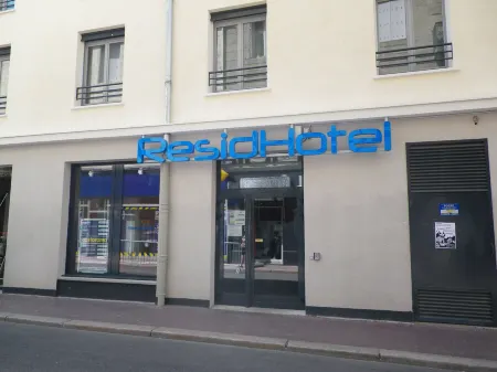 Residhotel St Etienne Centre Отели в г. Сен-Женест-Лер