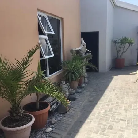 Meransha Self Catering CC Отели в г. Уолфиш-Бей