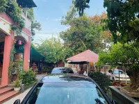 Hue Lotus Homestay - parkir