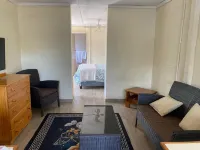 Pristine 1 Bed Cottage in Northern Suburbs - 2222 Hotels in Helensvale