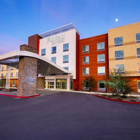 Fairfield Inn & Suites Phoenix West/Tolleson Отели рядом с достопримечательностью «Концертная площадка Ak-Chin Pavilion»