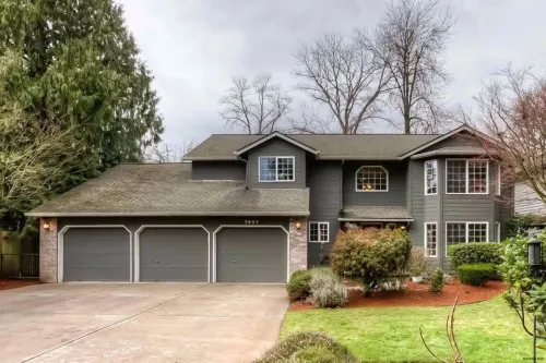 The River Retreat- 4 Bedroom Home on The Willamette River in Salem Oregon