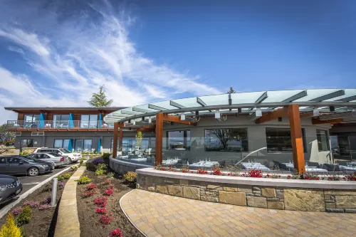 Qualicum Beach Inn Hotels in Qualicum Beach