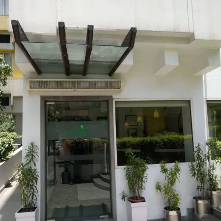 Lemon Tree Hotel, Udyog Vihar, Gurugram Отели рядом с достопримечательностью «Бизнес-центр DLF CyberHub»
