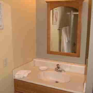 Palm Springs Condo in Lush Garden Setting.  Central to Major Attractions. Rooms