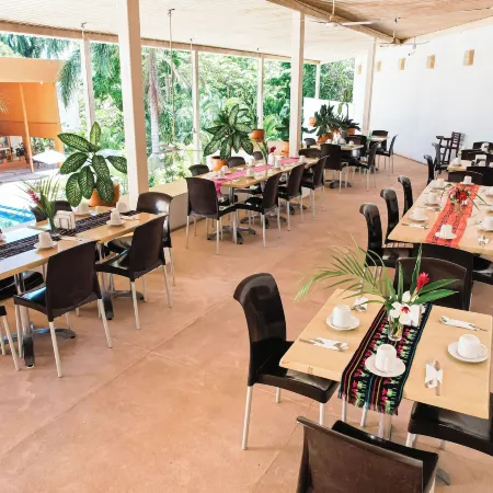 Hotel Ixzi Plus