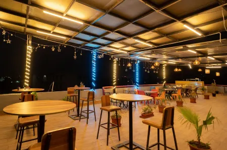 Majestic Hotel and Restro Отели в г. Котра