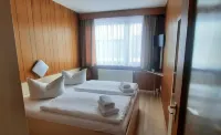 Central-Hotel Tegel Hotels in Hennigsdorf