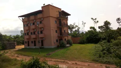 Hôtel Lobé Hotels near Chutes de la LOBE