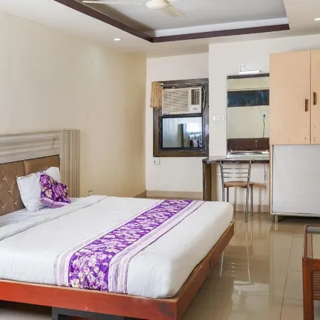 Lals Plaza Hotel Отели рядом с достопримечательностью «Taj Mahal Palace»