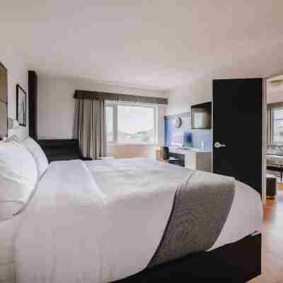 Le Dauphin Montréal-Longueuil Rooms