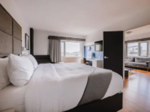 Le Dauphin Montréal-Longueuil Hotéis em Longueuil