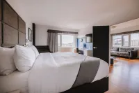 Le Dauphin Montréal-Longueuil Hotels in Longueuil