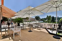 Hotel & Restaurant Perla Riviera Hotels in Villeneuve-Loubet
