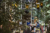 ラ フォンダ オン ザ プラザ ギビング・ツリー周辺のホテル