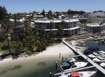 Pier 21 Riverside Apartment Hotel