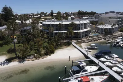 Pier 21 Riverside Apartment Hotel Hotels near FOMO FREO