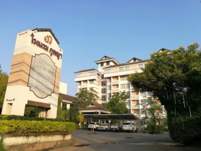 Phuphaya Hotel Hotel dekat Wat PA Sathani Mai Chan Thuekl