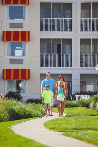 Hotel Exterior Cedar Point Hotel Breakers Photo