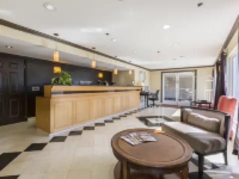 เชอร์รี่ ออร์ชาร์ด อินน์ โรงแรมในซันนีเวล