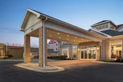 Hilton Garden Inn Dubuque Downtown Các khách sạn gần Loras College