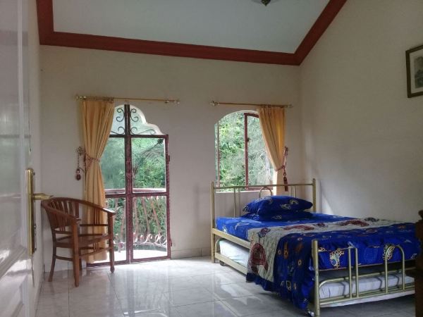 Villa Kota Bunga Vinca Hotels in Cipanas