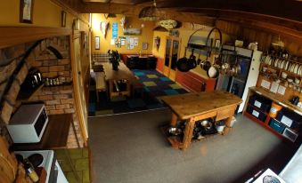 Bazil's Backpackers BBH Hostel & Surf School