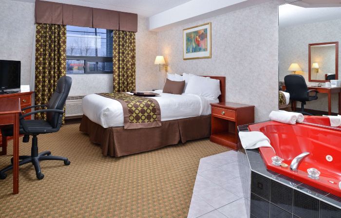 Lexington Inn & Suites-Windsor