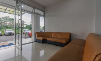 RedDoorz Apartment @ Dramaga Tower