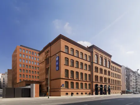 H10 Ku'Damm Lofts Отели рядом с достопримечательностью «Свободный университет Берлина»