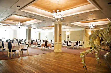 Hotel Prezydencki 3-Star Отели в г. Жешув