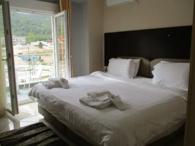 Kyknos de Luxe Suites & Rooms Hotels near Kastoria Aquarium