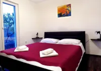 Apartment Jadro Hotels near Ivan Rendic Gallery