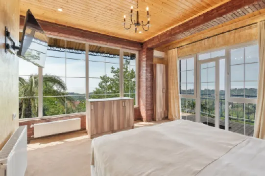 รูทส์ รีสอร์ท โรงแรมใน