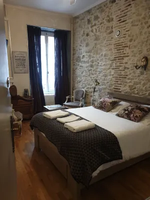 L Hôtels à : Saint-Bonnet-Tronçais