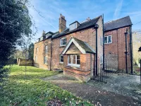 Huckleberry Farm - from 1000 Per Night Hotels near Laurel Garden Centre