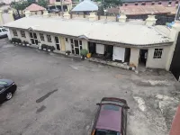 Royal Pavilion Hotel & Suites - Parkplatz